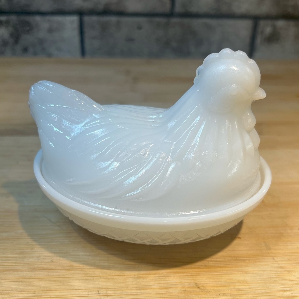 Vintage Opalescent Milk Glass Hen on Nest Lidded Trinket Dish 3.5”x 3.25”x 4.25”